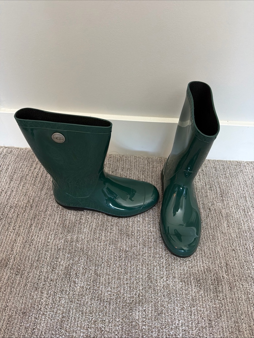 UGG Sienna -Glossy Pine Green waterproof Rain Boots -size 7